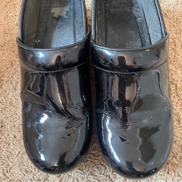 Dansko Pro 40 Black Glossy Leather Clogs Professional Shoes Nursing Slip On EUC - Picture 3 of 11